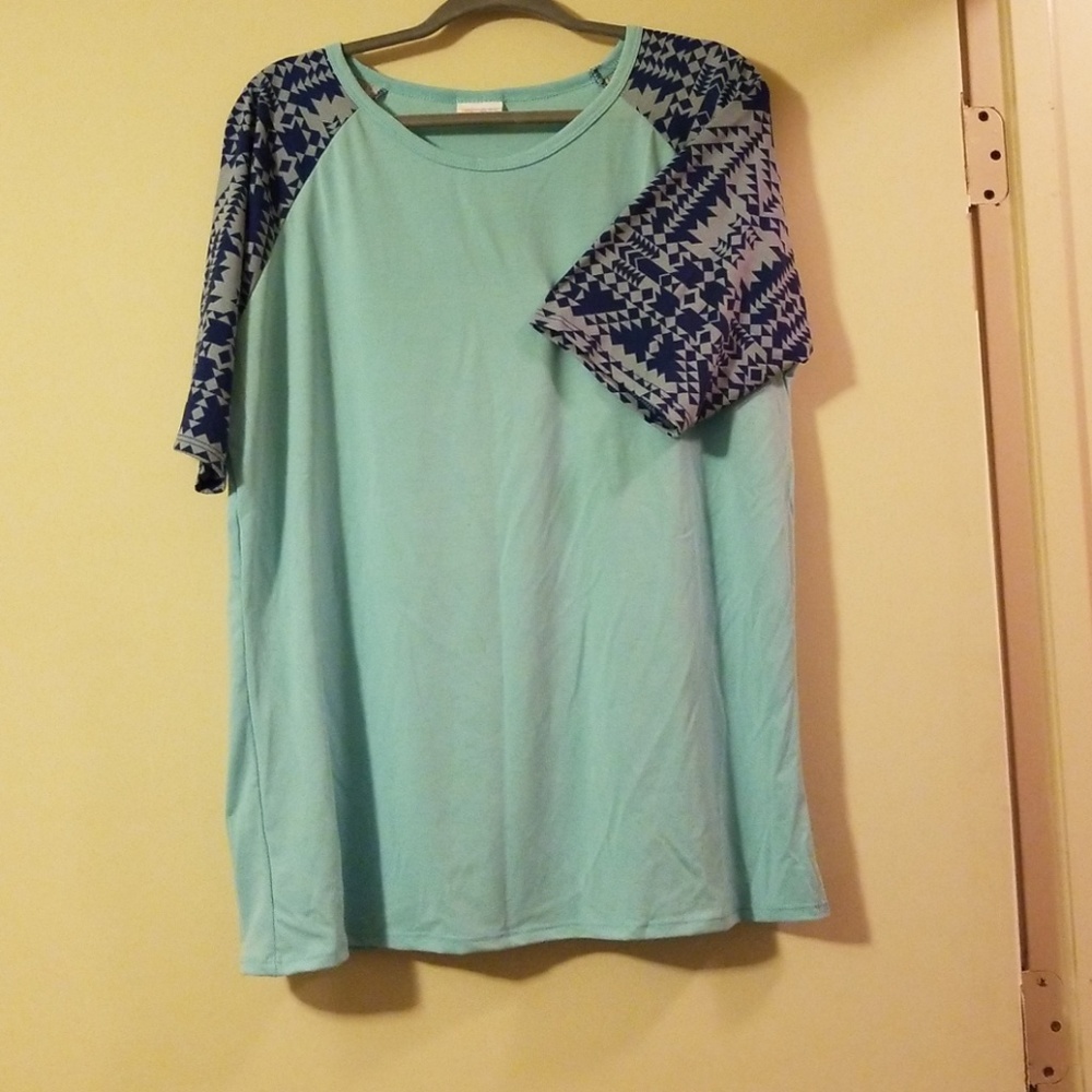 LulaRoe Gigi top
